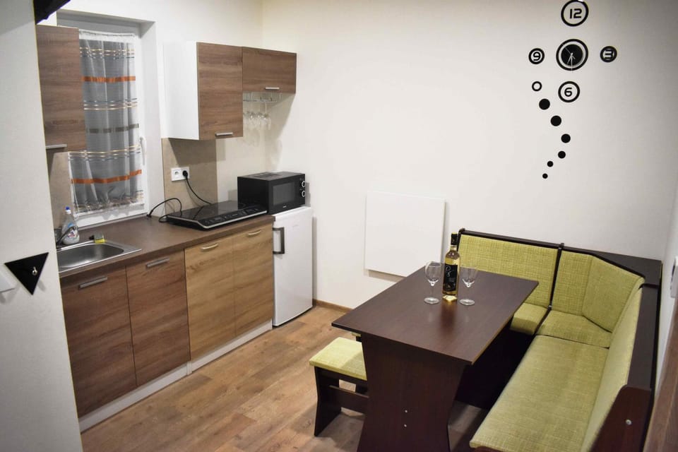 Kitchen or kitchenette, Living room