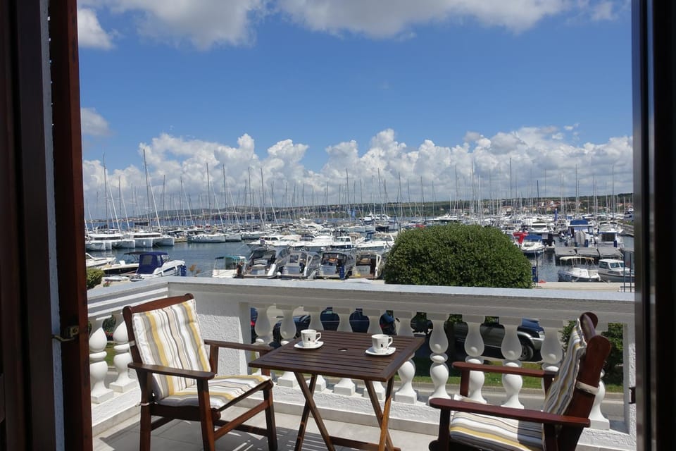 Balcony/Terrace, Sea view, Street view