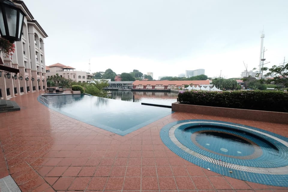 River view, Swimming pool
