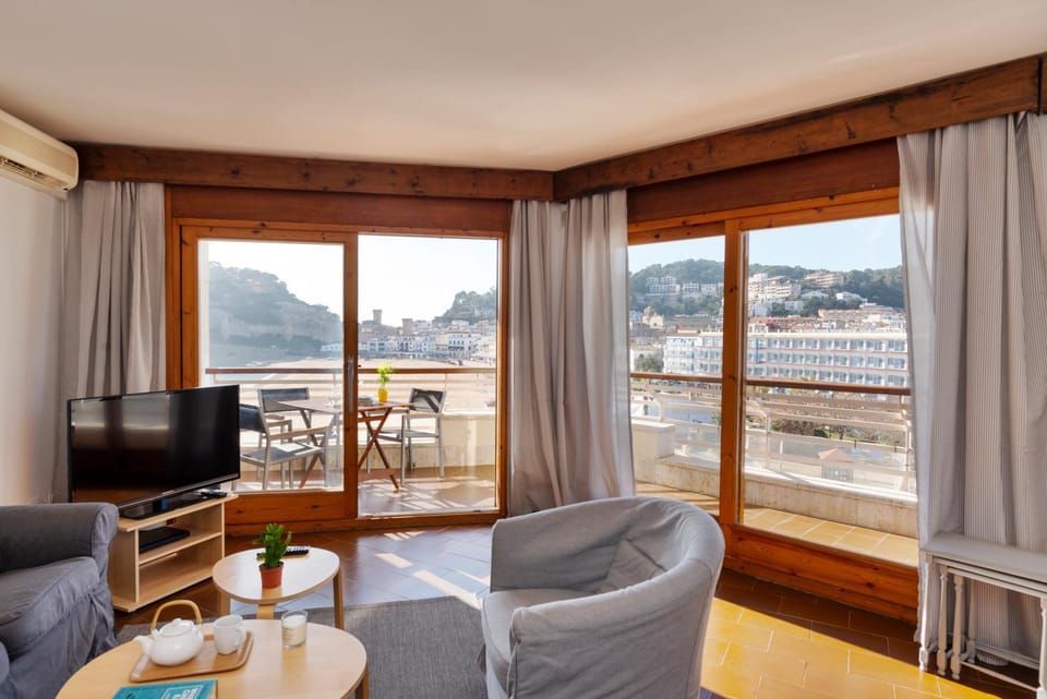 Balcony/Terrace, Living room, Seating area, Sea view