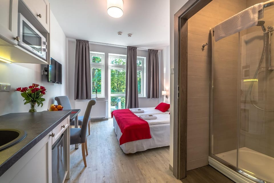 Bathroom, Kitchen or kitchenette, Photo of the whole room, Bedroom