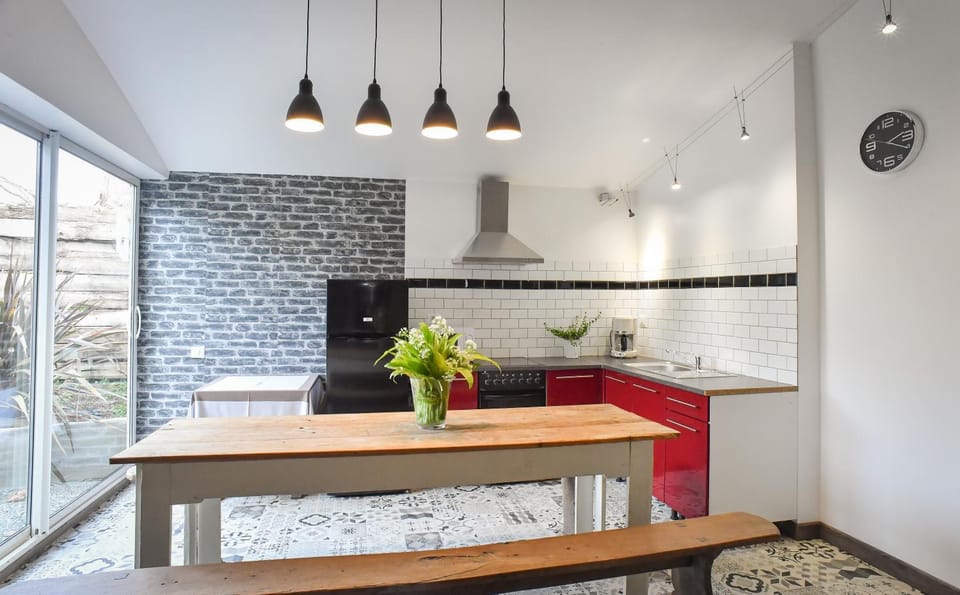 Kitchen or kitchenette, Dining area, Bedroom