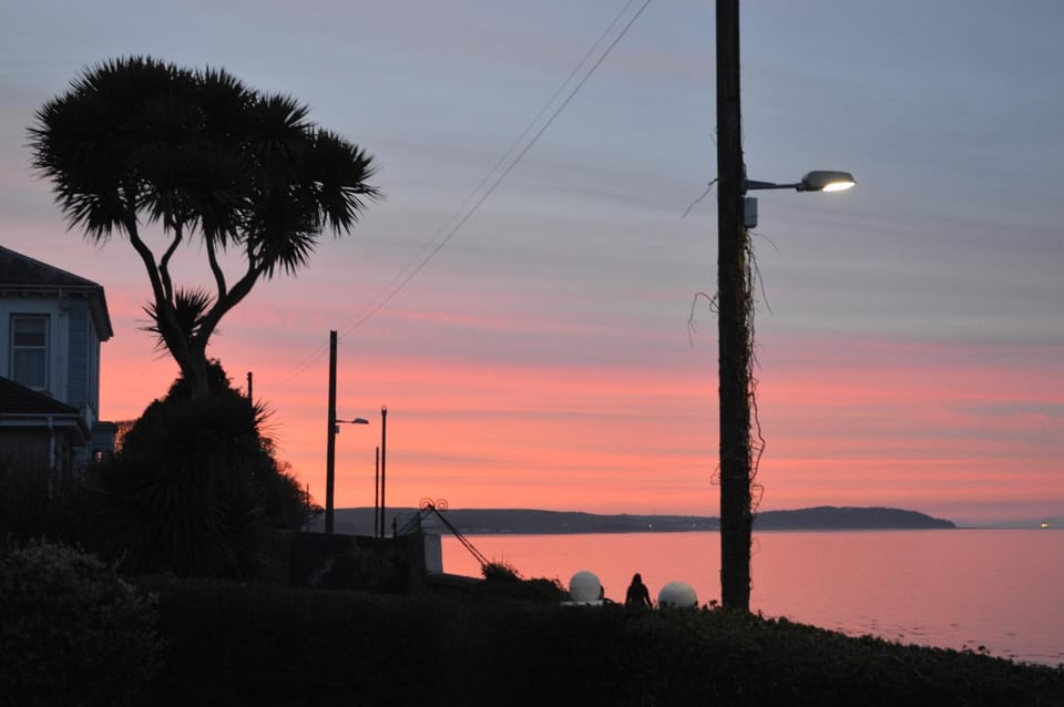 Facade/entrance, Sea view