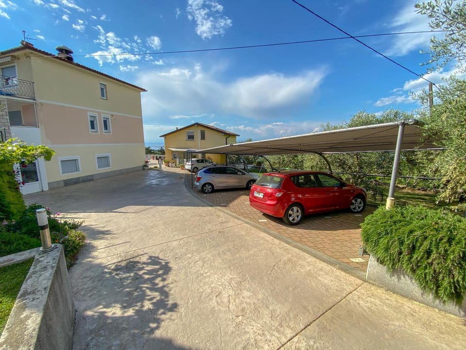 Property building, Day, Location, Parking