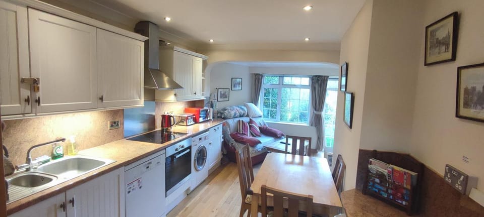 Kitchen or kitchenette, Seating area, dishwasher, minibar, pet friendly