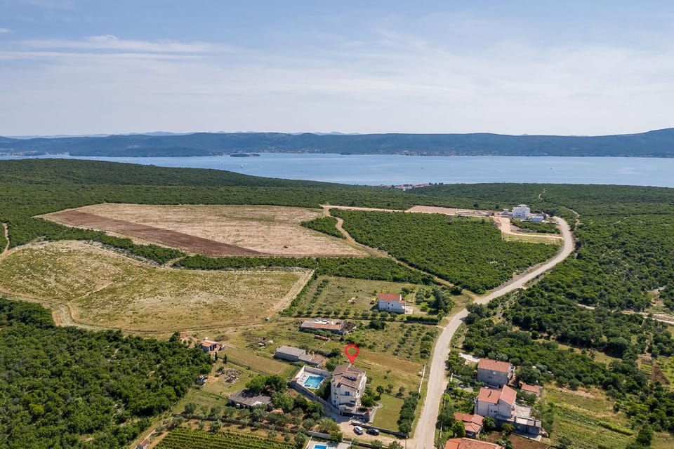 Apartman Strmota s bazenom i jakuzijem Apartment in Šibenik-Knin County, Croatia