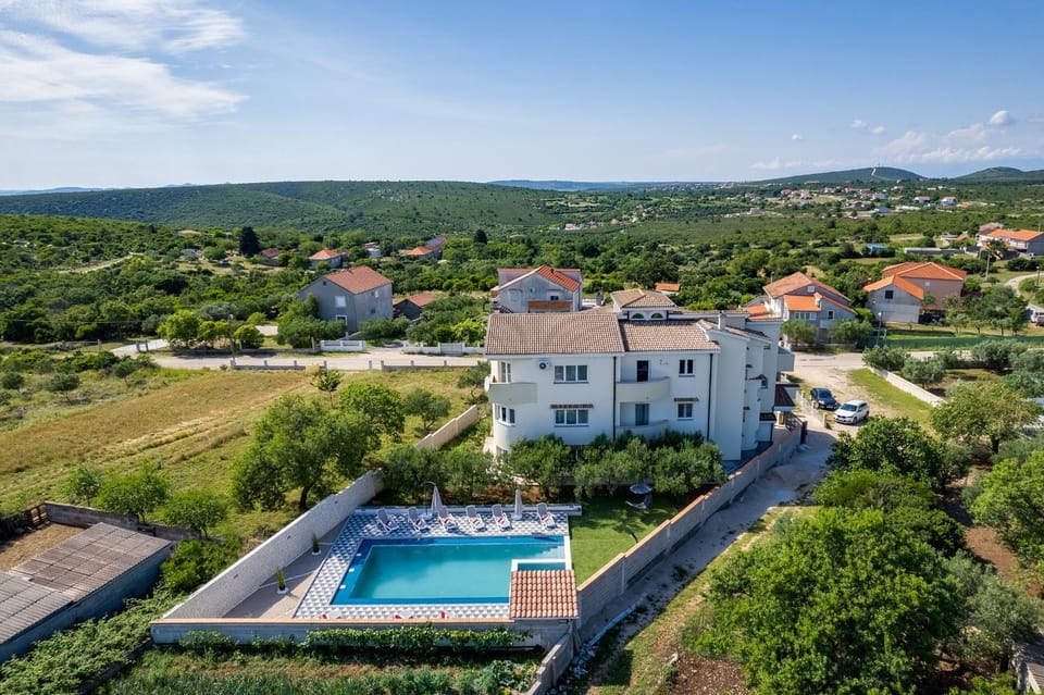 Apartman Strmota s bazenom i jakuzijem Apartment in Šibenik-Knin County, Croatia