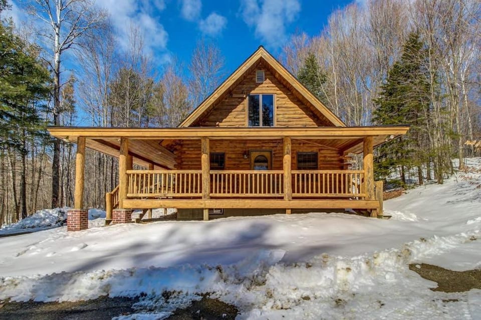 Sherman Log House House in Andover