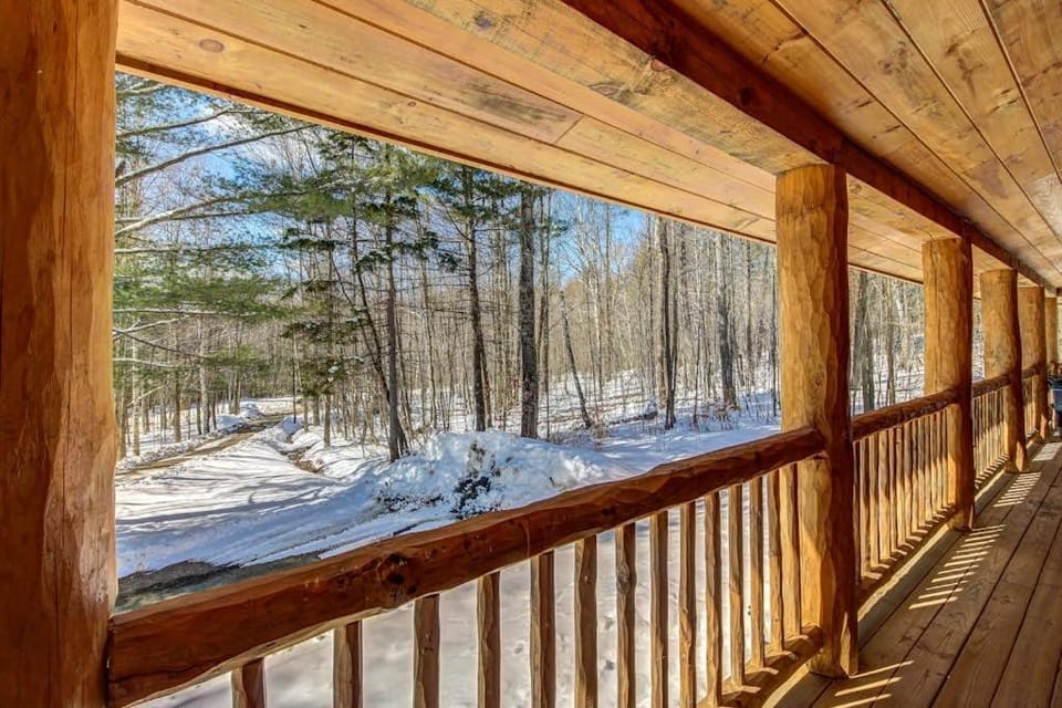 Sherman Log House House in Andover