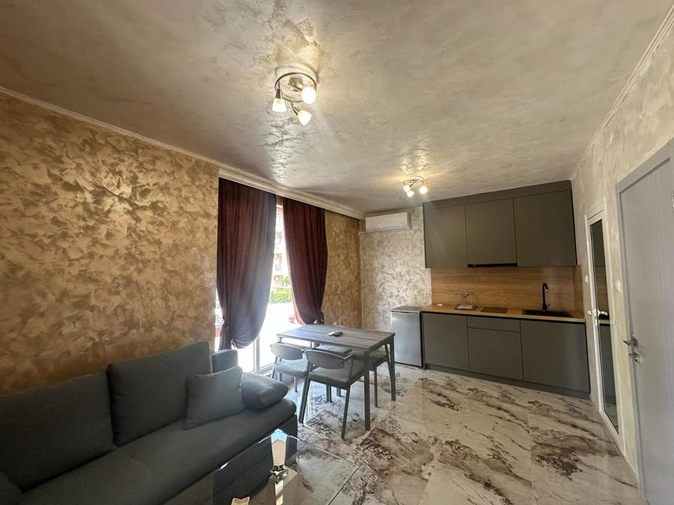 Kitchen or kitchenette, Living room, Seating area, Dining area