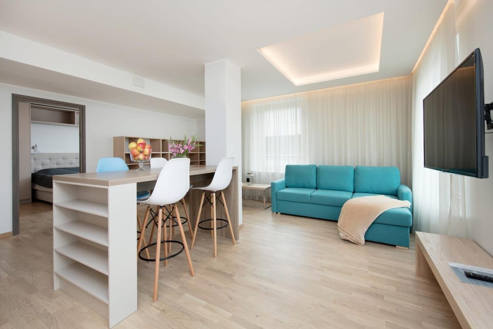 Living room, Photo of the whole room, Dining area