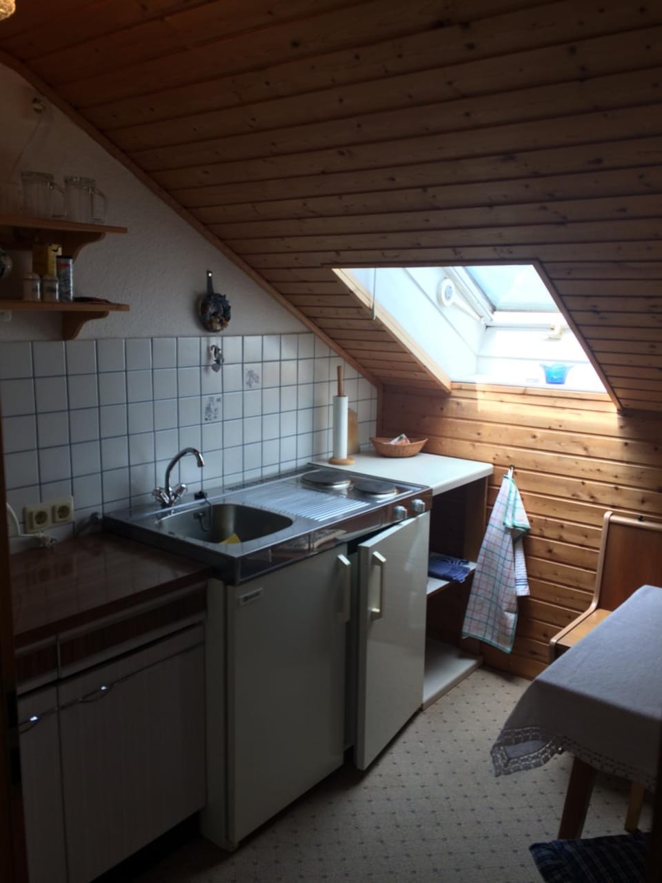 Kitchen or kitchenette, Dining area