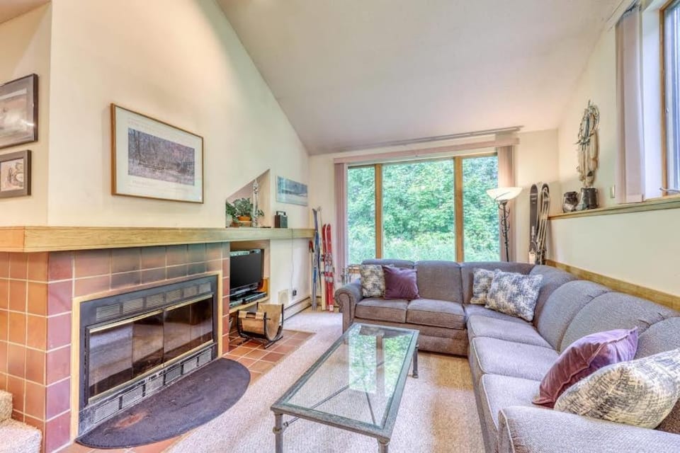The Woods: Townhouse-F3 House in Mendon