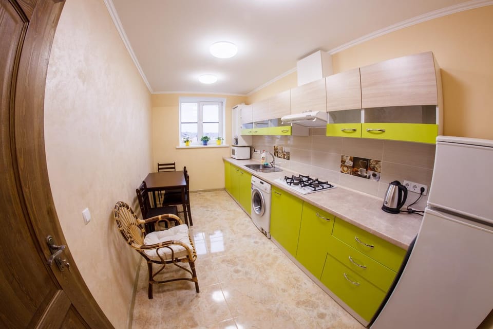 Coffee/tea facilities, Kitchen or kitchenette, minibar, stove, Internal: Not applicable to any particular room