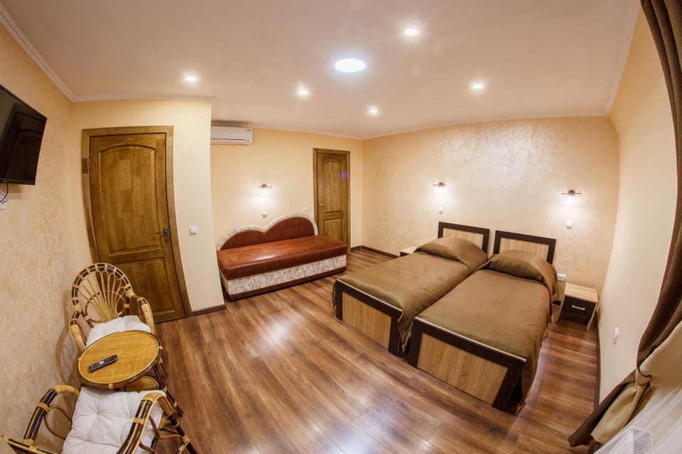 Photo of the whole room, Bedroom