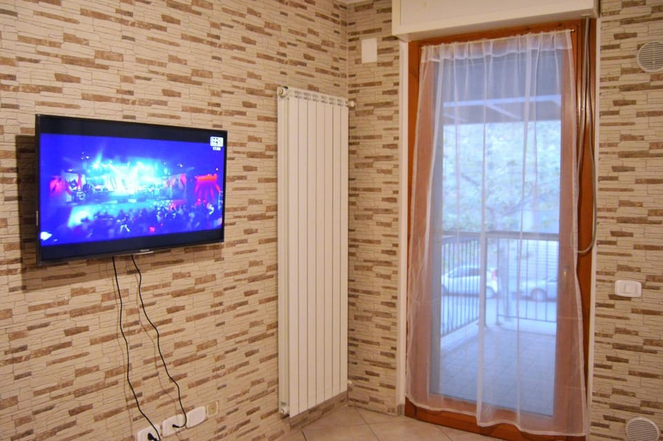 TV and multimedia, Kitchen or kitchenette, Living room, Dining area