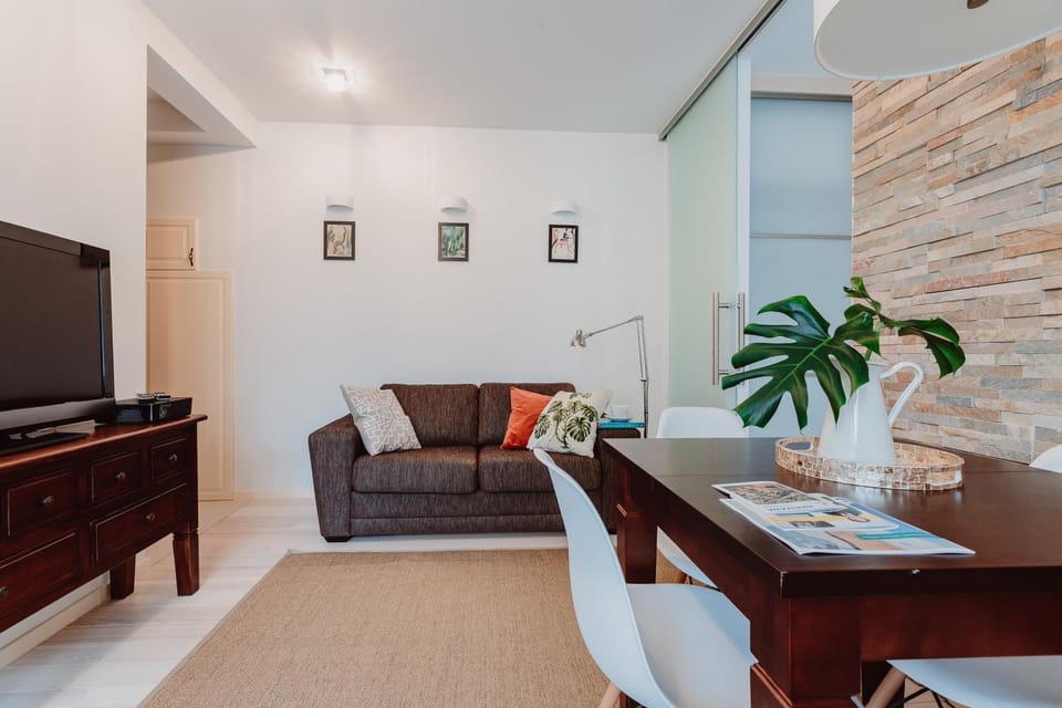 Bed, Living room