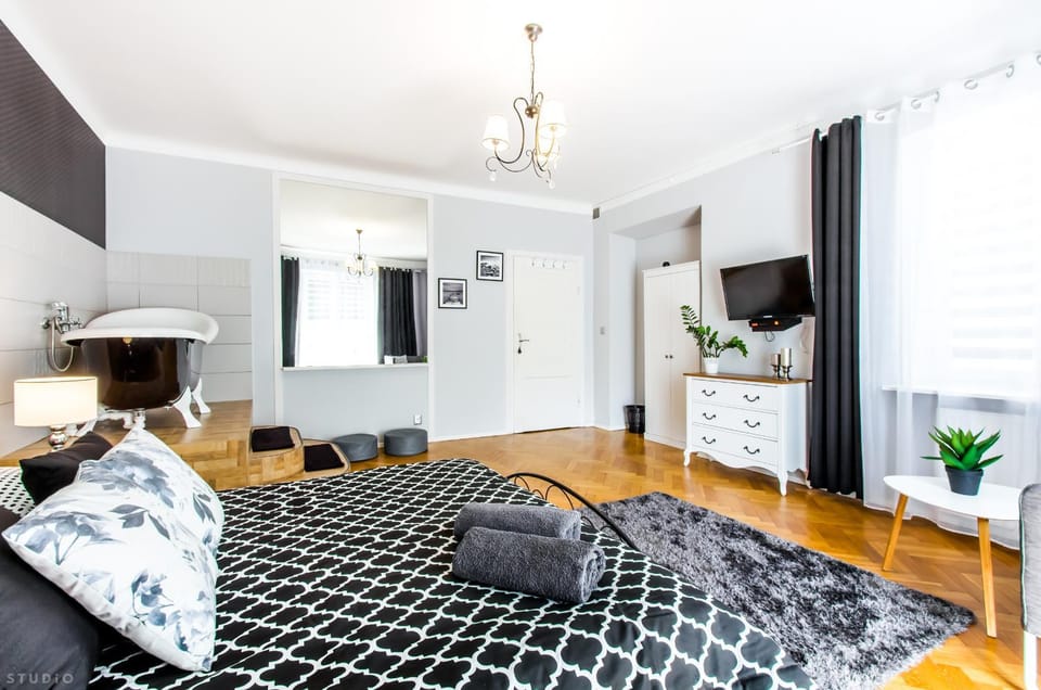 Photo of the whole room, Seating area, Bedroom