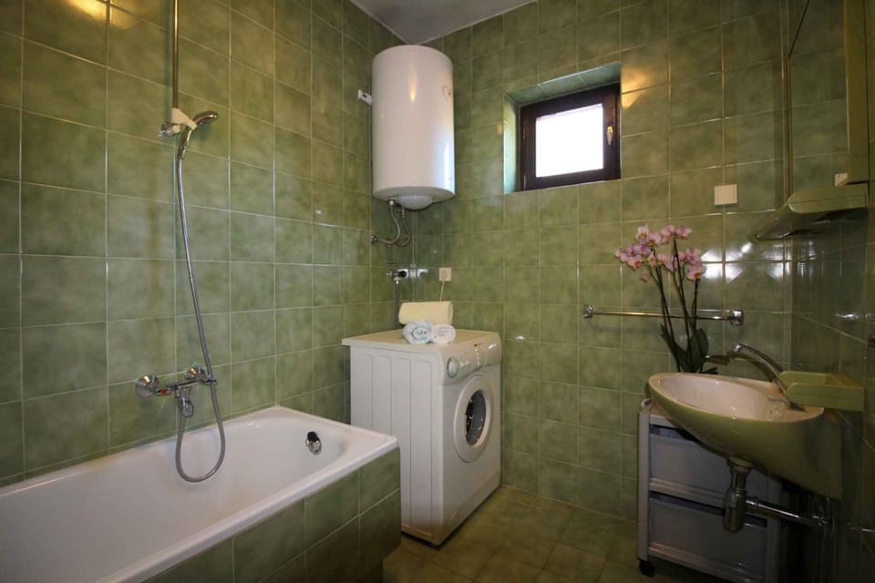 Bathroom, washing machine