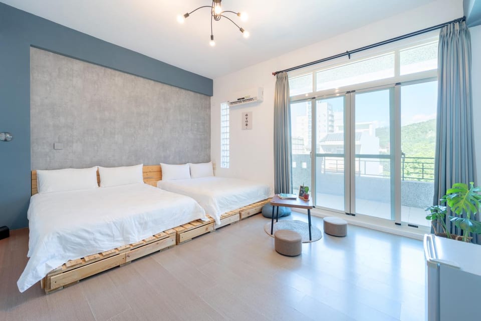 Bed, People, People, Balcony/Terrace, Photo of the whole room, Bedroom, Guests, Guests, air conditioner
