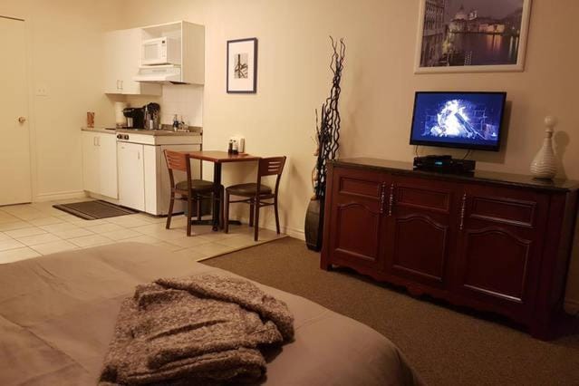 TV and multimedia, Kitchen or kitchenette, Dining area