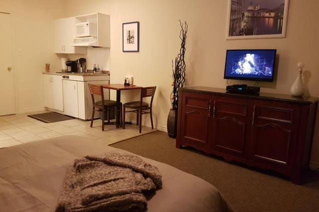 TV and multimedia, Kitchen or kitchenette, Dining area
