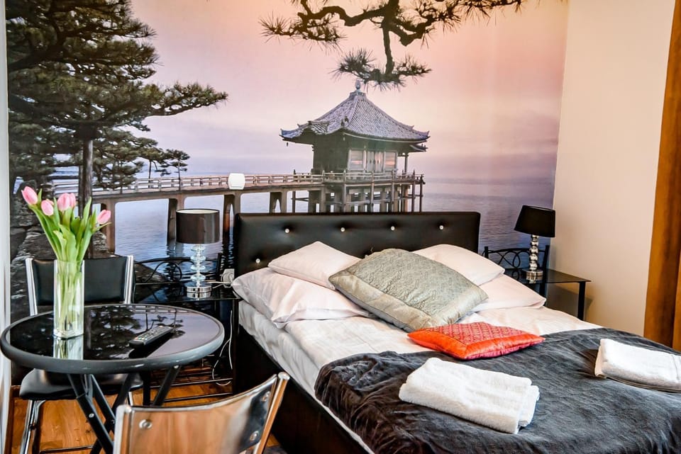 Bed, Bedroom, towels
