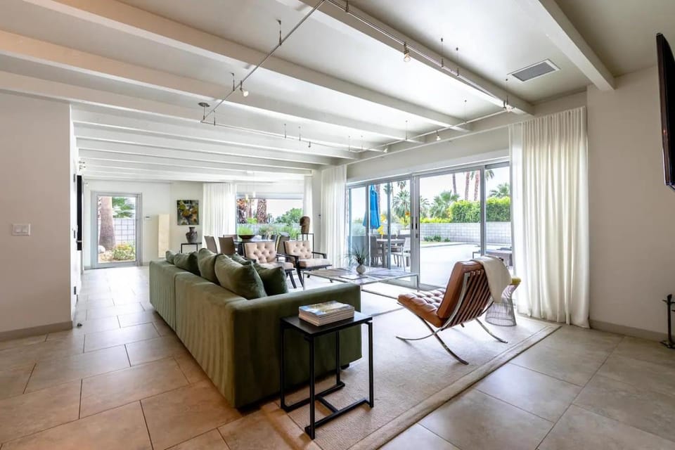 Patio, TV and multimedia, Living room, Seating area, Dining area