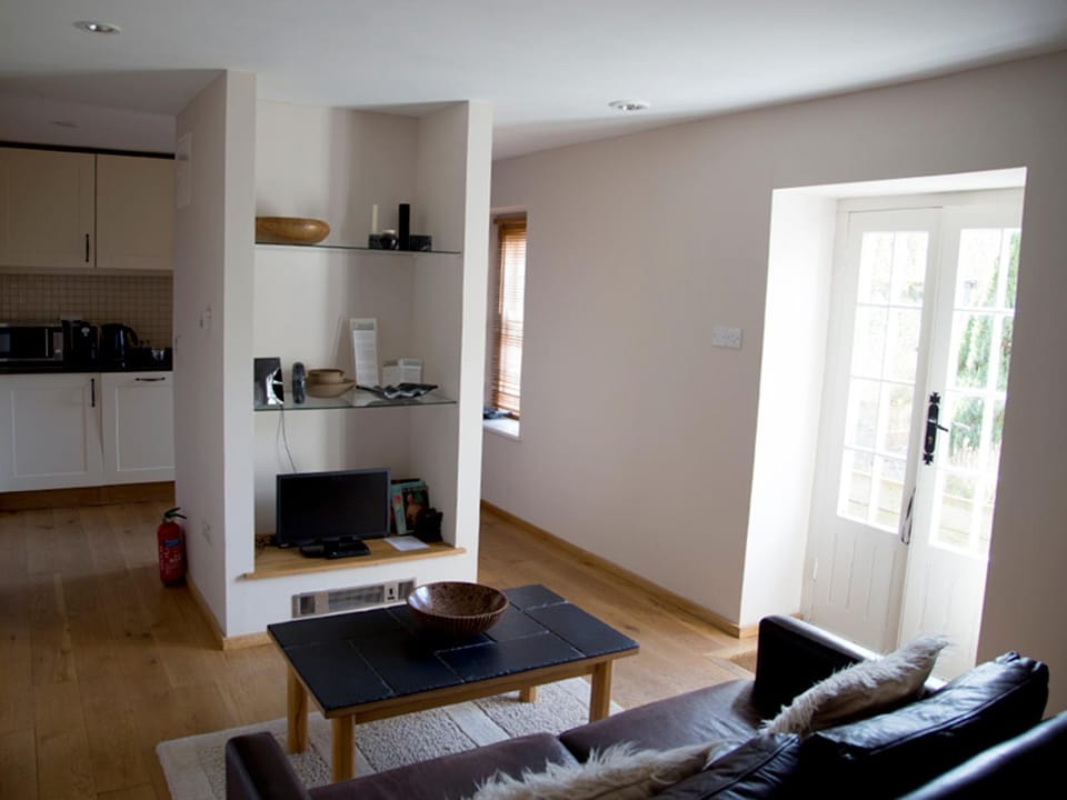 Kitchen or kitchenette, Seating area