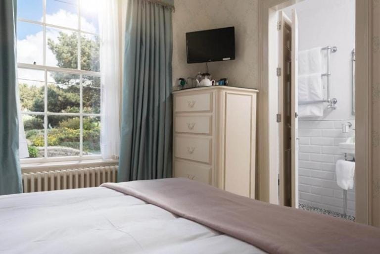 Bed, Bathroom