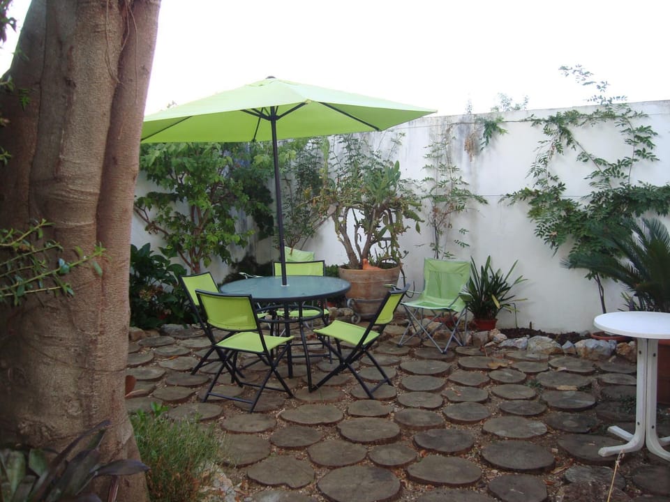 BBQ facilities, Garden, Dining area