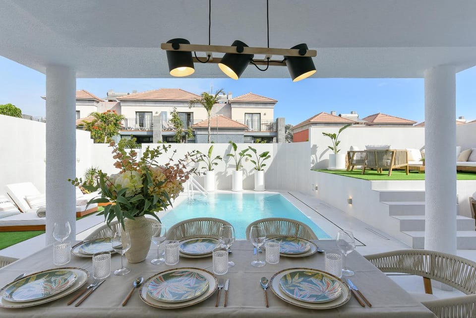 Day, Pool view, Swimming pool, sunbed