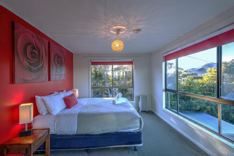 Bedroom, Garden view, Mountain view, Sea view