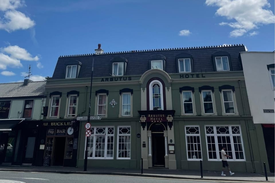 Property building, Facade/entrance, Day, View (from property/room), Street view, Street view, Location