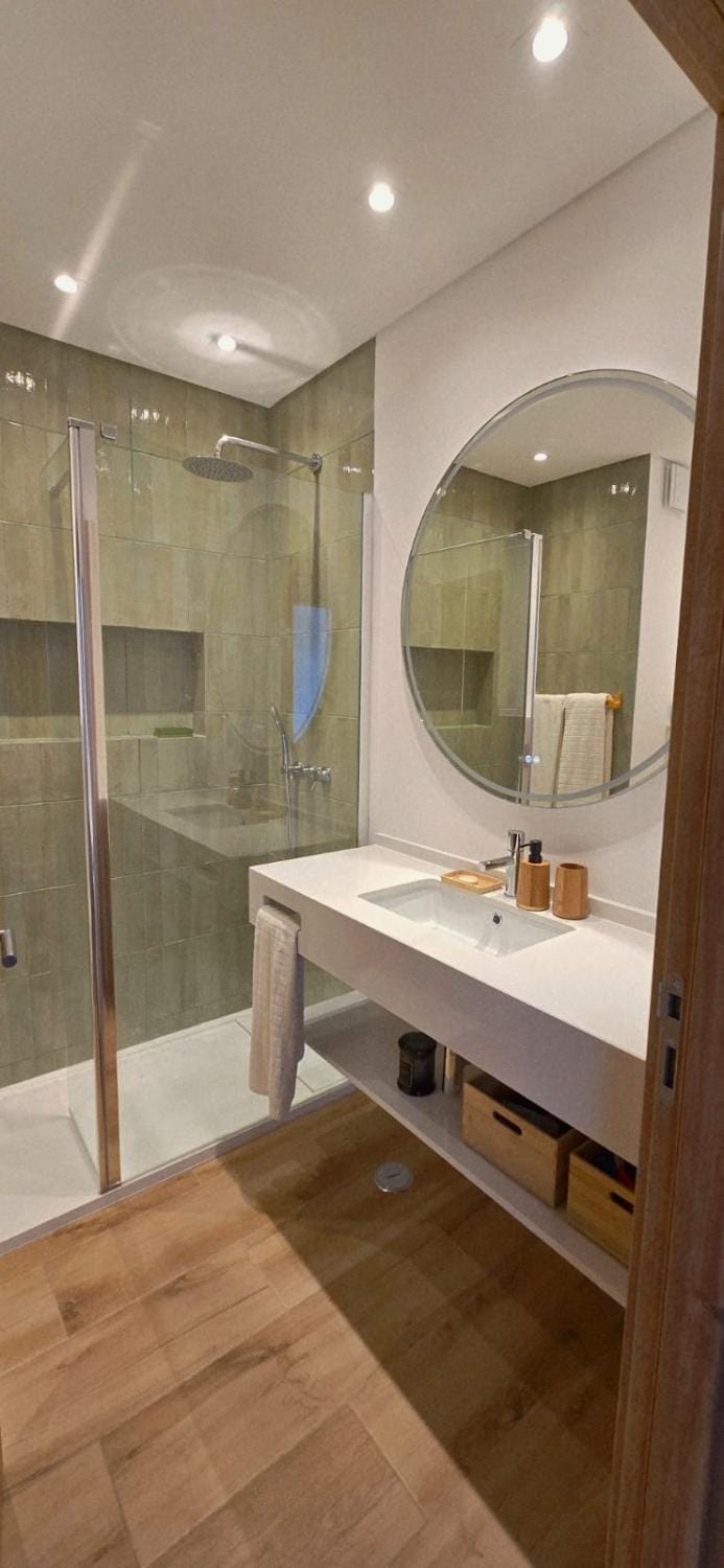 At a sea view top-floor apt, 500 m from the beach! Apartment in Olhos de Água