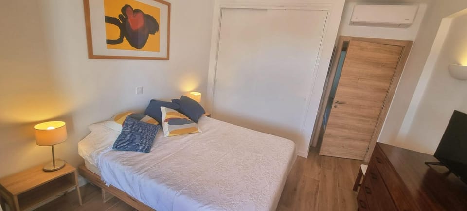 At a sea view top-floor apt, 500 m from the beach! Apartment in Olhos de Água