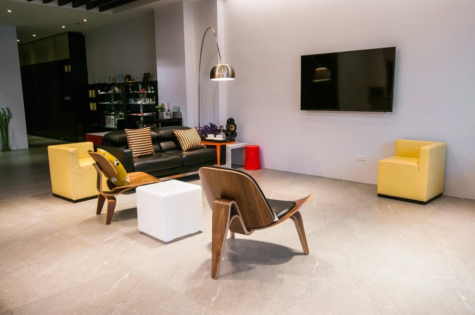 Communal lounge/ TV room