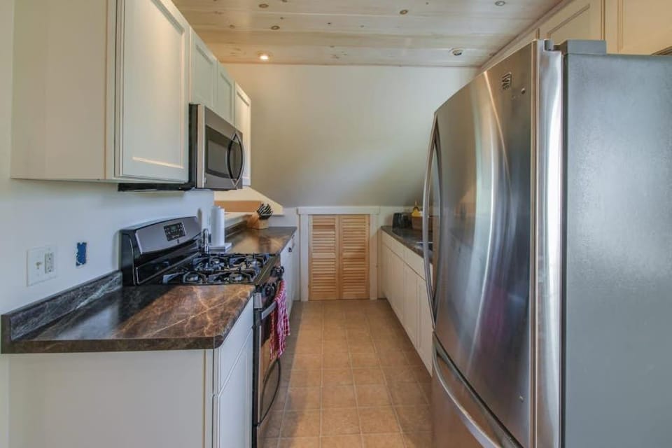 North End Nook Apartment in Alburg