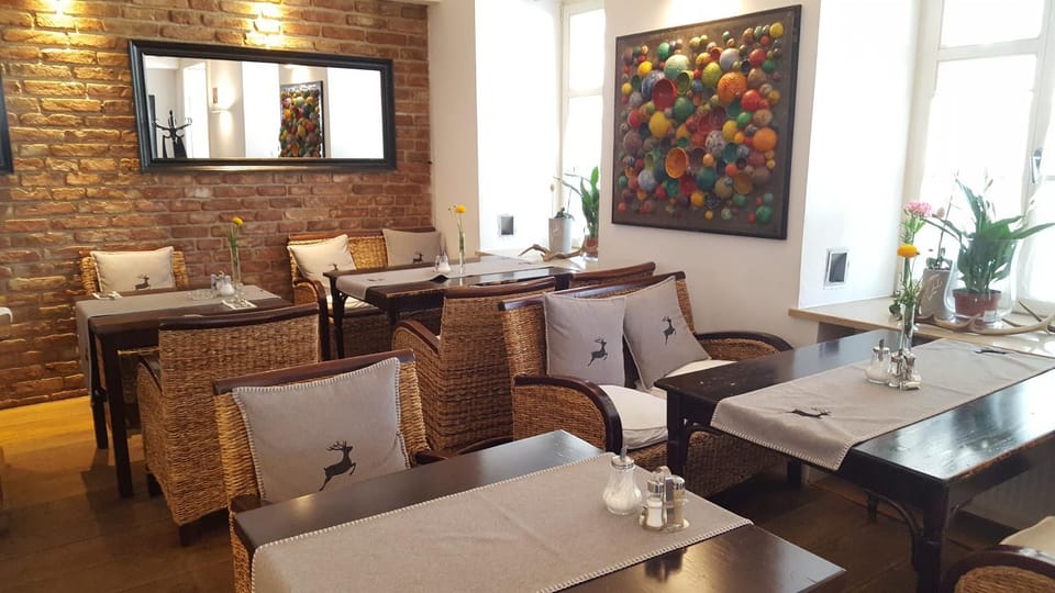 Restaurant/places to eat, Dining area, On site