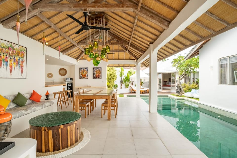 Property building, Seating area, Dining area, Swimming pool