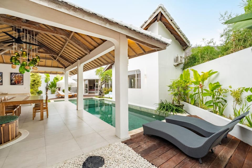 Property building, Patio, Swimming pool, sunbed