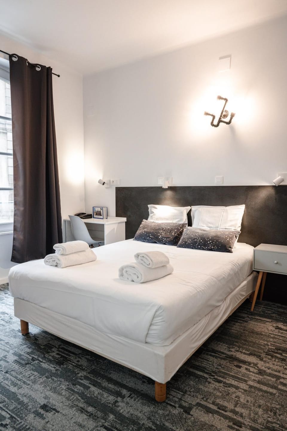 Bed, Photo of the whole room, Bedroom