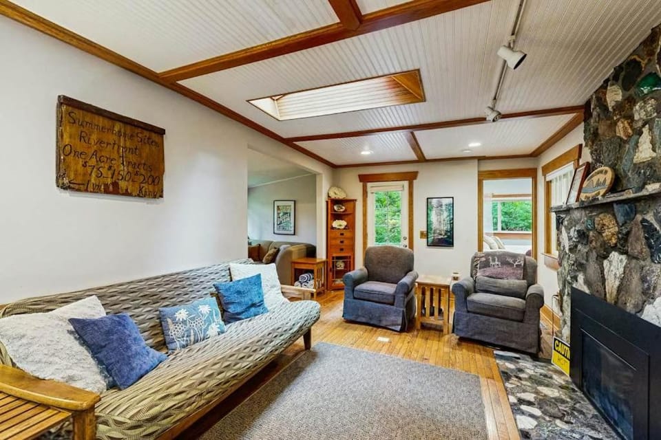 Eva's Cottage - Romancing the River House in Washington