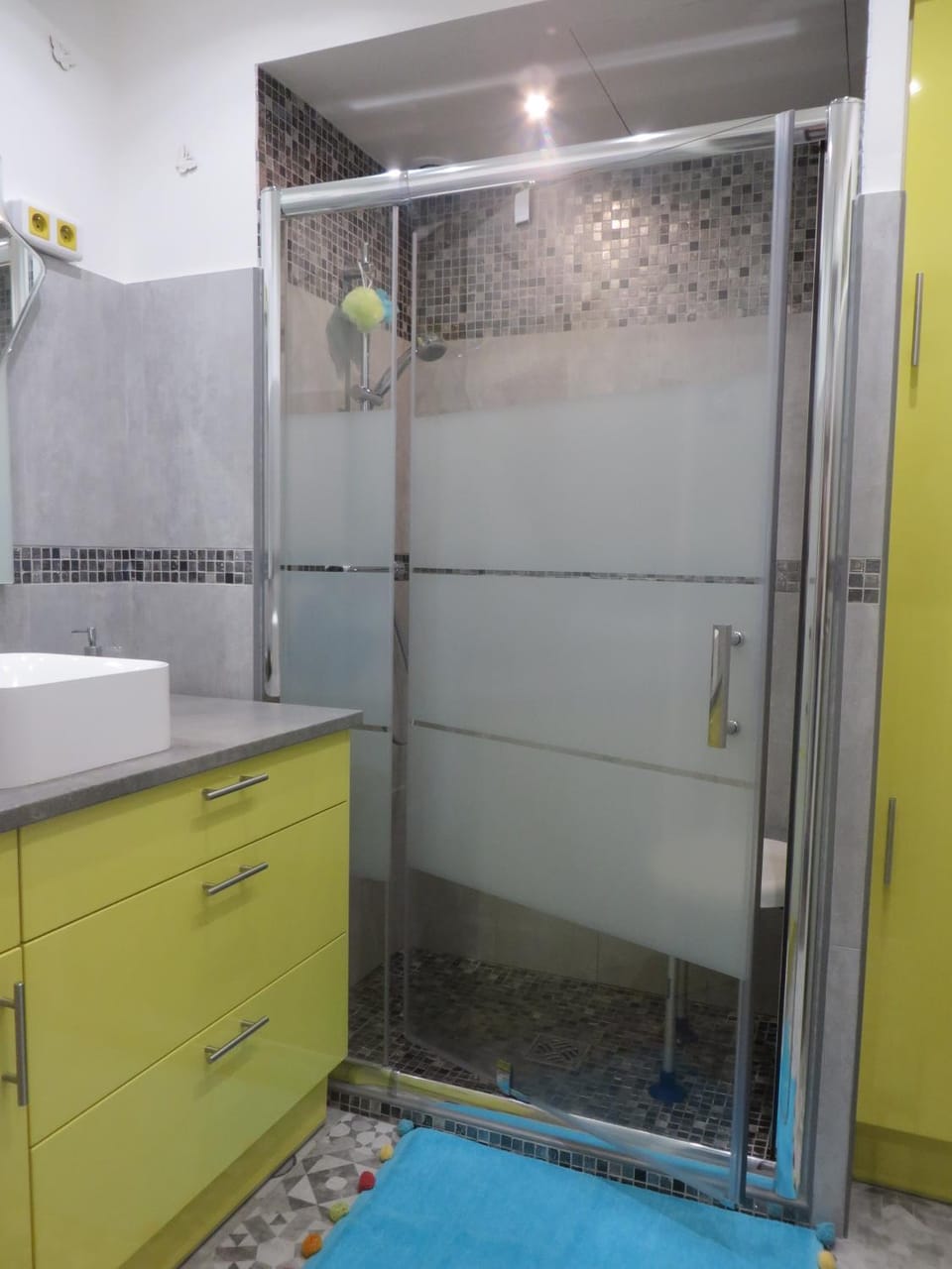 Bathroom, Decorative detail