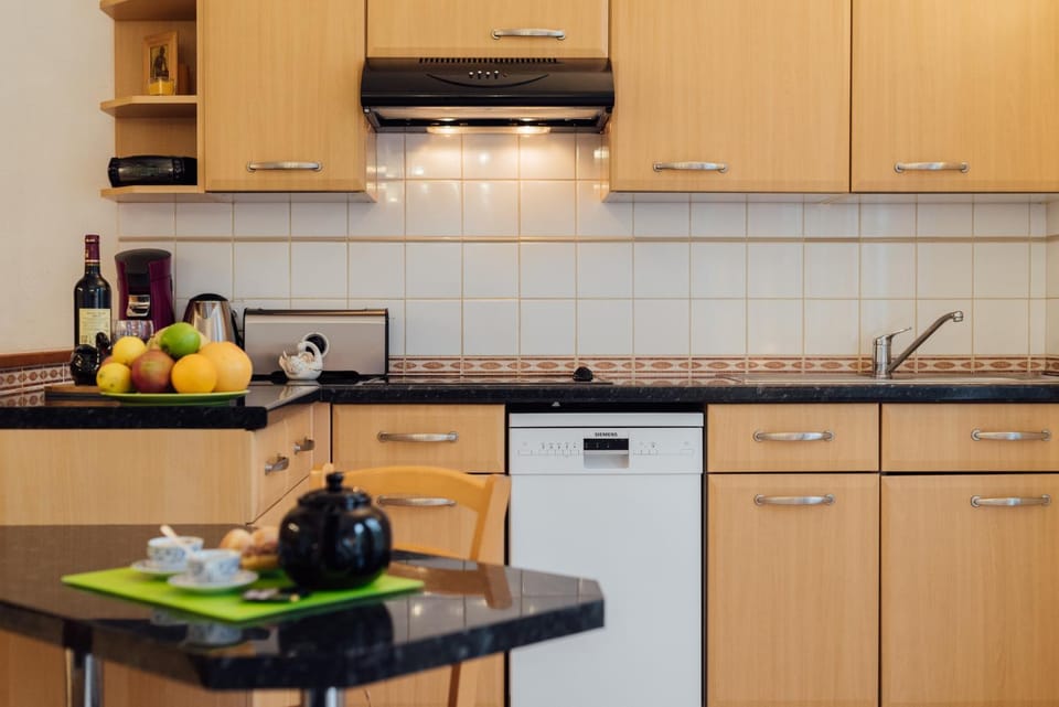 Coffee/tea facilities, Kitchen or kitchenette