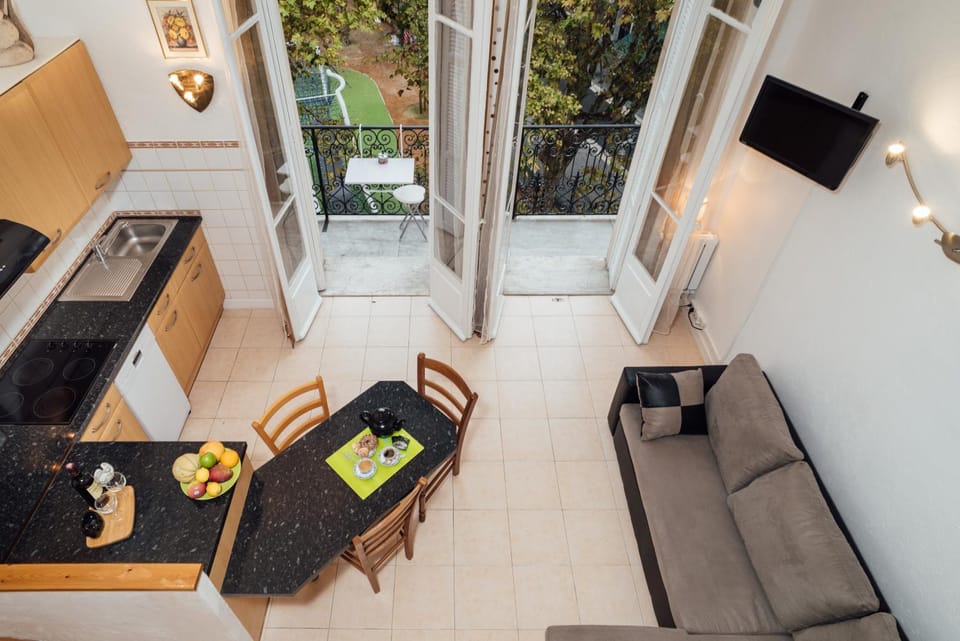 Balcony/Terrace, Kitchen or kitchenette, Living room, Seating area, Bedroom