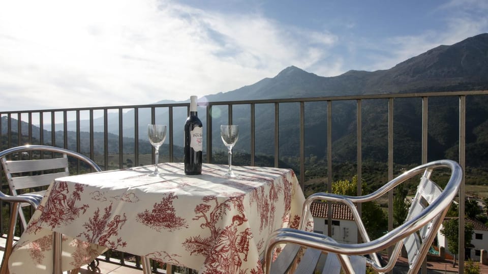 Balcony/Terrace, Mountain view, Drinks, Alcoholic drinks