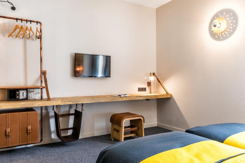 TV and multimedia, Photo of the whole room, Bedroom