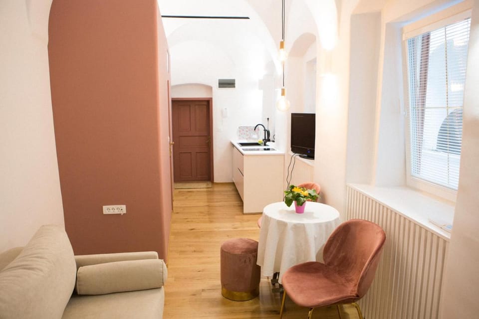 TV and multimedia, Kitchen or kitchenette, Living room