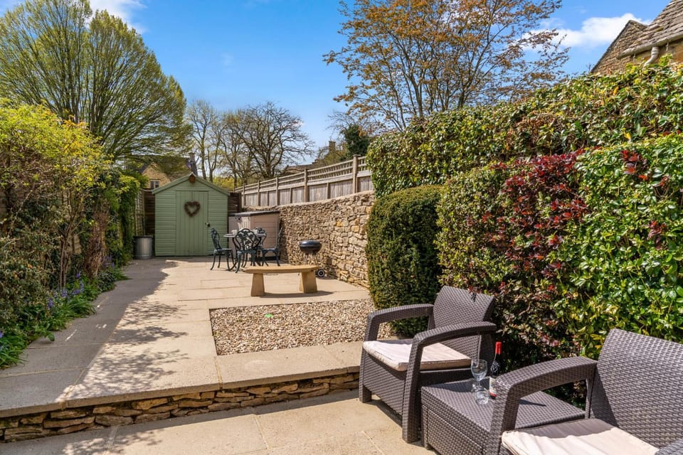 Patio, BBQ facilities, Seating area